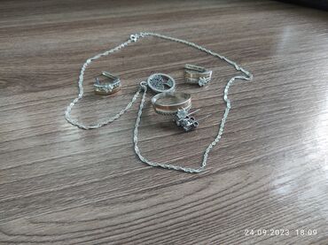 Украшения: Срочно продаю украшения из серебра 925 пробы, комплект кольцо и серьги