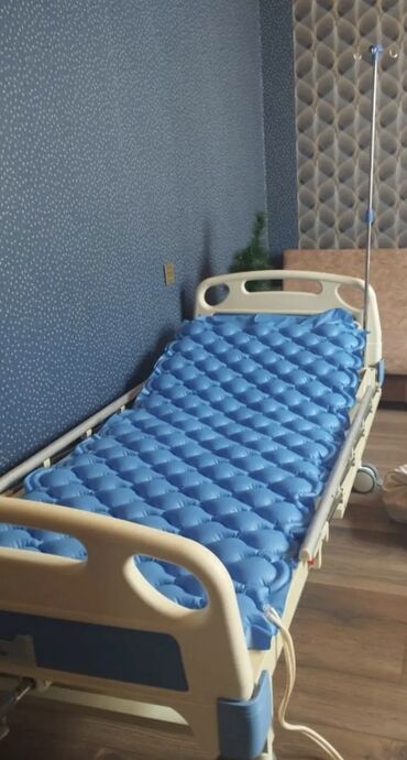 Ингаляторы, небулайзеры: Tibbi çarpayı Xəstə kravatı Əlil yatağı Yataq matrası üstündə