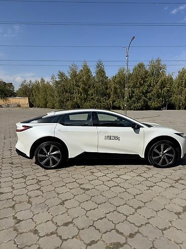 toyota bz4x бишкек: Toyota bZ3: 2026 г., Электромобиль, Лифтбек — 8