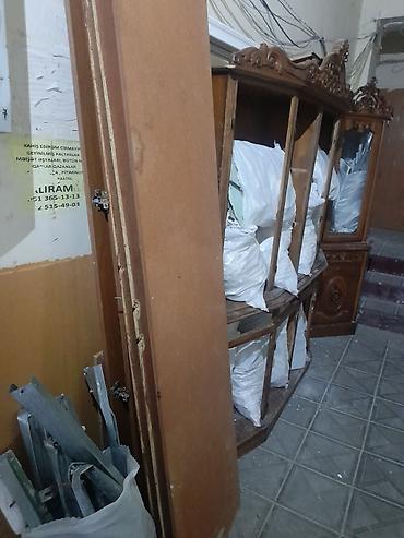 un kisəsi: Məhsul: Taxta vitrin-bufet (oyma dekorlu) Təsvir: - Korpus: Kütləvi — 5