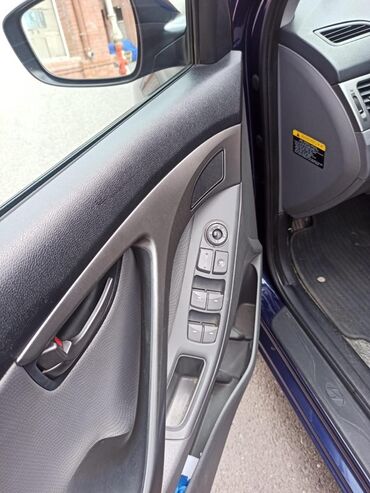 Hyundai: Hyundai Elantra sedan – tünd mavi rəng, aerodinamik kuzov və xrom ön — 5