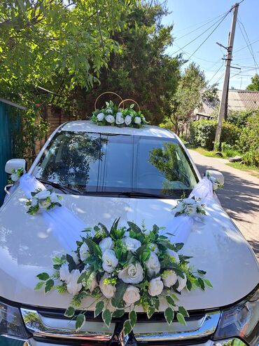 свадебный декор: Свадебный декор для авто. шикарный белый комплект. Аренда за три