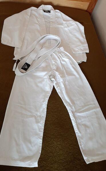футбольная форма новая: 8-10-yaş oğlan üçün karate idman dəst.15-azn.metrolara çatdırılma