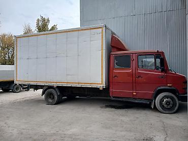 Грузовой фургон Mercedes-Benz 811D с двухрядной кабиной и