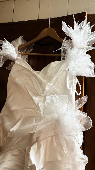 Свадебные платья: Продаю шикарное белое свадебное платье В хорошем состоянии — 5