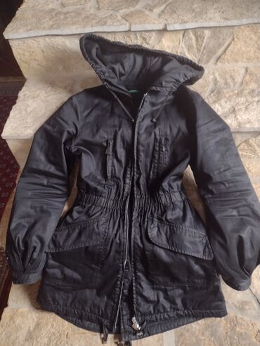 zimske jakne black friday: M (EU 38), L (EU 40)