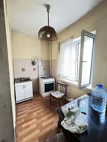 105: 1 комната, 35 м², 12 мкр 105 серия, 3 этаж, Старый ремонт — 3