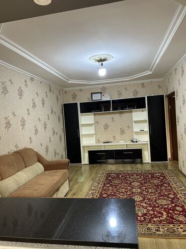 срочно продаётся 1 комнатная квартира в районе ошского рынка по улице кенсуйская: 1 бөлмө, Менчик ээси, Чогуу жашоосу жок, Толугу менен эмереги бар