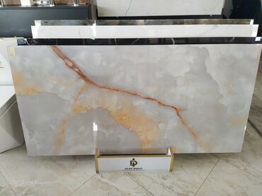 kuxna ucun metlax: Böyük ölçülü mərmər görünümlü keramika/plastika plitələr - Rəng və