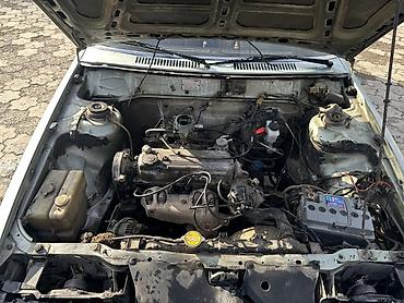 Mazda: Mazda 626: 1985 г., 2 л, Механика, Бензин, Седан — 9