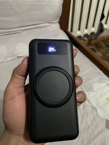 аккумуляторов: Power bank новый на 30,000 mah без проводная зарядка и зарядка 4в1