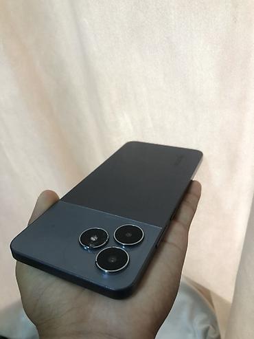 nokia 1: Смартфон с плоскими гранями и матовым темно‑серым корпусом. На задней — 1