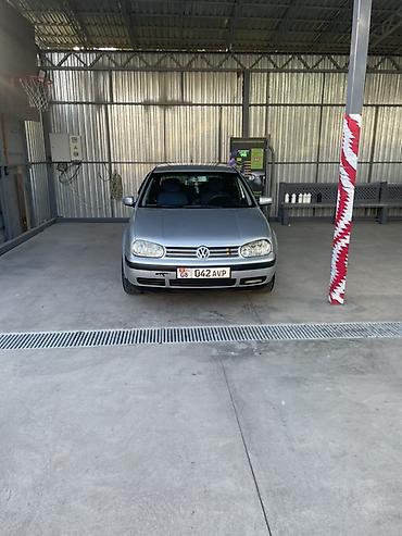 кок талаа: Volkswagen Golf: 2002 г., 1.6 л, Кол менен иштөөчү, Бензин, Хетчбек — 4