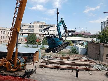 Услуга: гидромолот на мини-экскаваторе (гусеничный, компактный класс)
