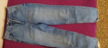 Farmerke: Bershka, mom jeans kroj, 34 broj, cena se menja
