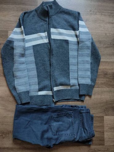 утерян документ: Размер 48-50-
500с кофта и джинсы 👖