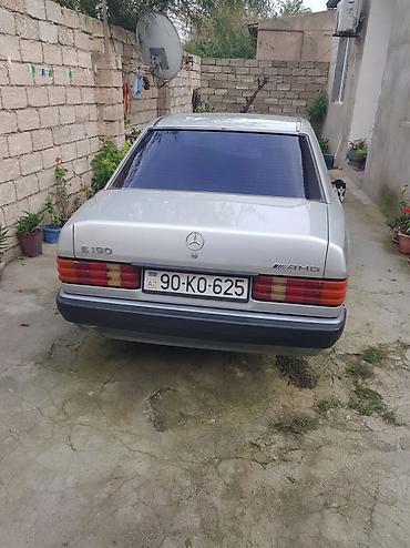 mercedes rolu: Mercedes-Benz 190 (W201) sedan - Kuzov: sedan, gümüşü rəng - Mühərrik — 4
