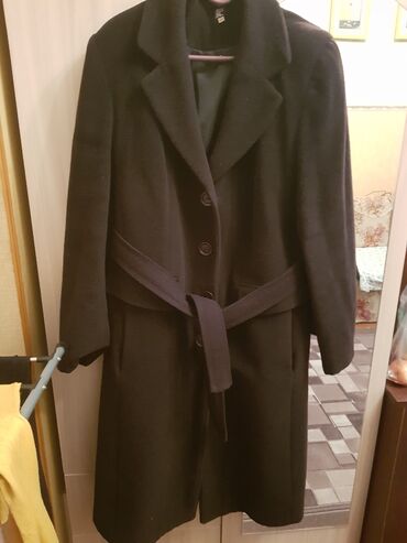 женское черное пальто: Пальто
