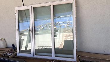белый офисный стол: Готовое пластиковое окно, Тип окна: Панорамные, Без установки, Без рассрочки — 2