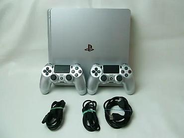 PS4 (Sony Playstation 4): U ponudi je Sony PlayStation 4.
Konzola je najnoviji SLIM model — 5