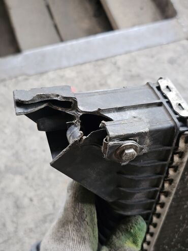 Радиаторы: НА ЗАПЧАСТИ! ПРОБИТ БАЧОК с заливной горловиной (СМ ФОТО) Радиатор — 11