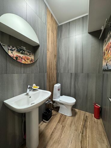 Кеңселерди ижаралоо: Сдаю Аренда офисов, 188 м², В жилом комплексе, С отдельной кухней, С отдельным входом, С отдельным сан узлом — 8