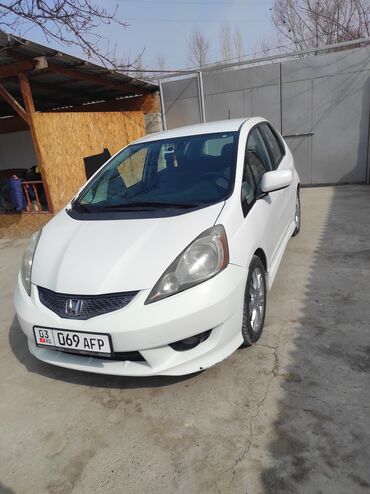 узген машина: Honda Fit: 2010 г., 1.5 л, Автомат, Бензин, Минивэн