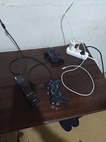 plesteyşin: Sony PlayStation 3 (PS3) Slim oyun konsolu idial veziyete ustunde 2 — 2