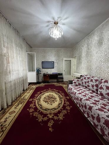 1 комнатную квартиру в центре: 1 комната, 35 м², 105 серия, 4 этаж, Старый ремонт