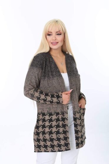 Kaputi: Kardigani Xl do 4xl
3200 — 9