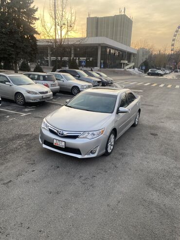 продам шины бу бишкек: Toyota Camry: 2012 г., 2.5 л, Вариатор, Гибрид, Седан