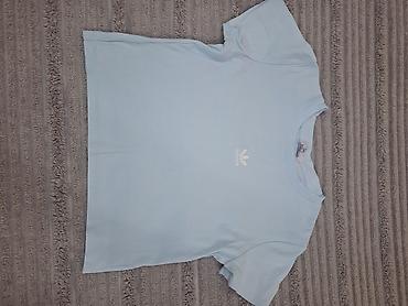 idman şort: Məhsul: Açıq mavi qısa köynək (T‑shirt) - Brend loqosu: Ön hissədə ağ — 1