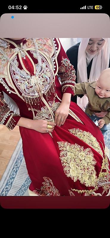 Свадебные платья: Свадебное платье, цвет - Красный, Рукава: Длинные, С высоким горлом — 1