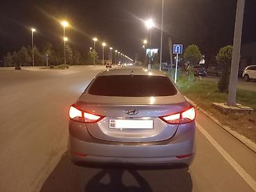 Hyundai: Hyundai Elantra: 1.8 l | 2015 il Sedan — 13