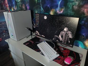 Boşqablar: Aos monitoru. 27 ekran 240Hz ideal veziyyetdedir, ciziqi zedesi