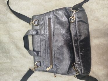 uni c: Qara-metallik rəngli çanta - Material: parıltılı, teksturalı süni