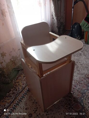 стул для кормления ребенка: Детский стол для кормления ребенка. Высота 1метр, для детей до 3 лет