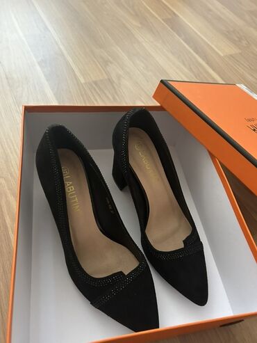 Toy paltarları və aksesuarları: Tuflilər, Zara, Ölçü: 37, rəng - Qara, Yeni