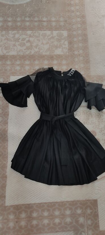 Спецодежда: Платье чёрное до колена, гофре. размер свободный от 44 до 50. можно с