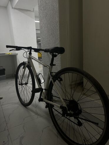 работы в бишкеке для школьников: Городской/гибридный велосипед с прямым рулём и узкими 28" колесами at lalafo.kg работы в бишкеке для школьников: Городской/гибридный велосипед с прямым рулём и узкими 28" колесами