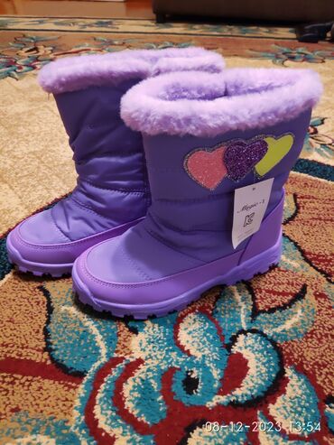 Детская обувь: Новые зимние сапожки на девочку. Производство: Корея . Размер 35