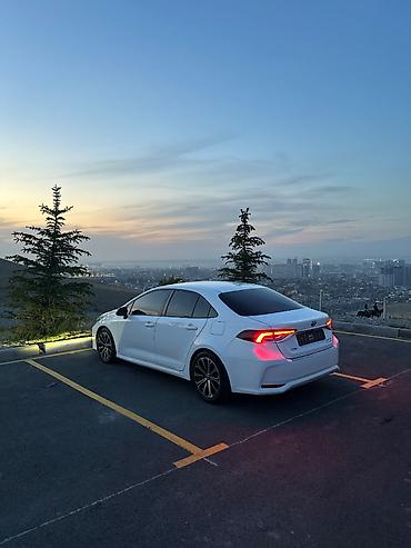 Toyota: Toyota Corolla: 2021 г., Гибрид — 5