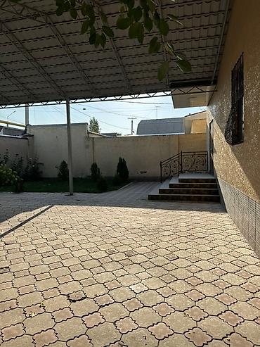 Продажа коттеджей и домов: Просторный двухэтажный дом с ухоженным зеленым участком. - — 14