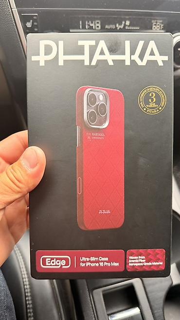 Чехол PITAKA x Harvard, серия Edge — ультратонкий кейс для iPhone 16