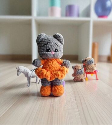 eilik robot цена бишкек: Вязаная игрушка «Котик в платьице» - Игрушка ручной работы, выполнена