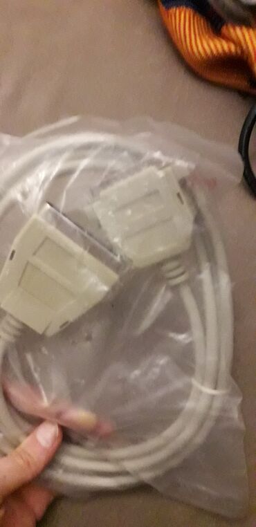 Noutbuklar üçün adapterlər: Kompüter bi̇rləşdi̇ri̇ci̇ kabellər 12 dənə var. Bi̇ri̇ 3 manata — 11