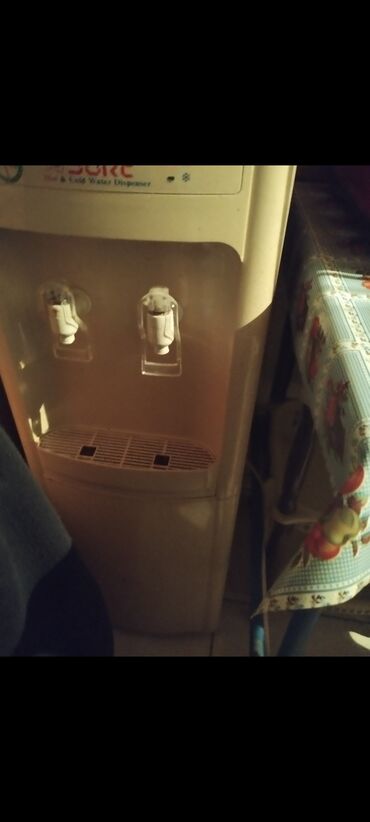 Qəhvə maşınları: Dispenser Döşəməüstü, Su isitmə ilə