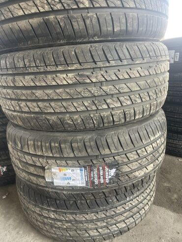 спортивная резина: Комплект автомобильных шин Arvo Ultra Rzes 275/45R20 с протектором для