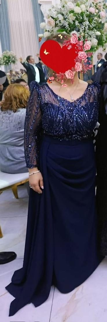 - Qadın gecə/libas - Rəng: tünd göy (navy) - Üst hissə: şəffaf tulldan
