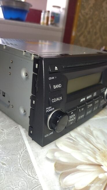 Ножи: Avtomobil maqnitofonu – orijinal 2-DIN ölçülü CD/MP3 player
